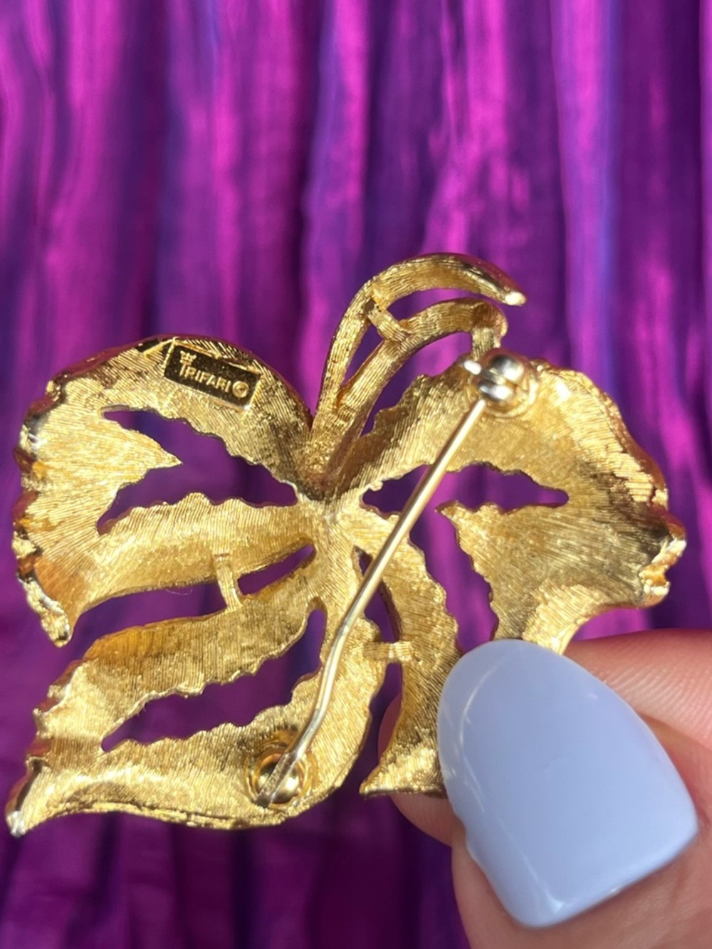 Crown Trifari Signed Vintage 1960s Leaf Brooch - Picture 6 of 8